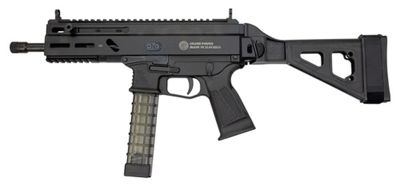 The most touted feature of this new pistol is its impressive ergonomics. The slender steel magazine is surrounded by a glass-filled nylon frame featuring an optimized texture - Image 2